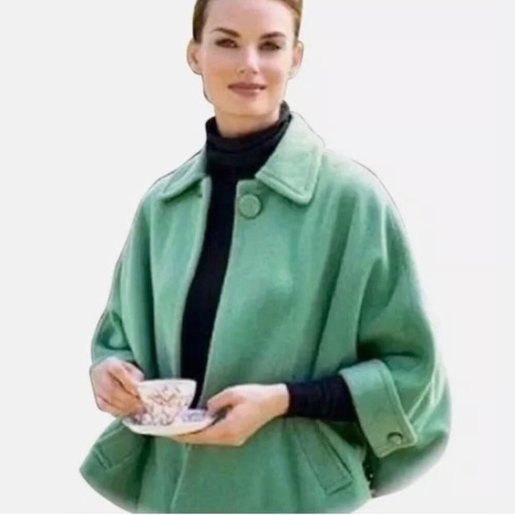 CAbi Jackets & Blazers - NWT Cabi Carriage House Green Cape
Size: Small /Medium